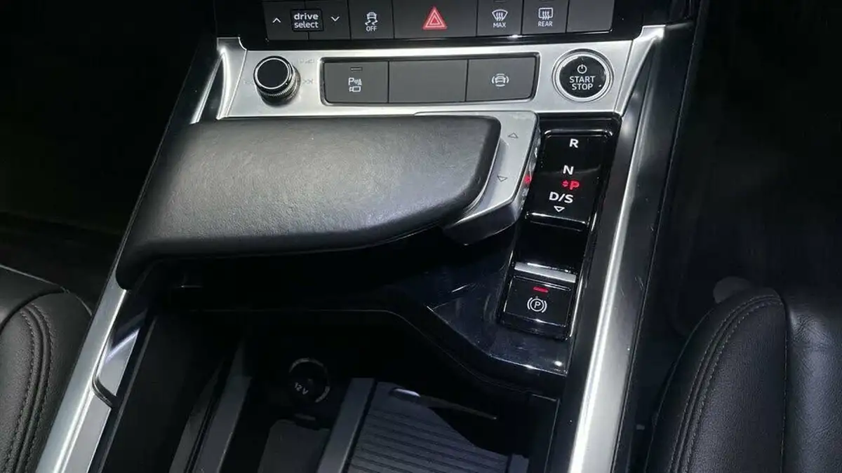 2021-audi-e-tron-50e-technik-station-wagon-big-19
