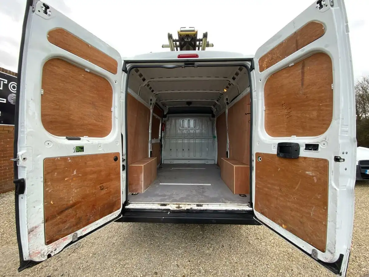 2019-citroen-relay-20bluehdi-35-l2h2-big-56