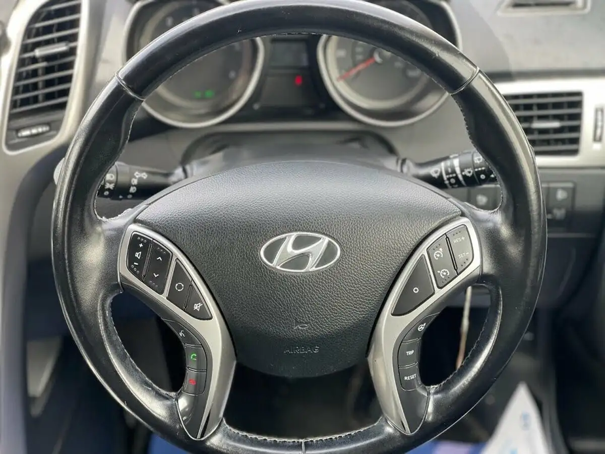 2014-hyundai-i30-16crdi-active-110ps-hatchback-5d-auto-big-7