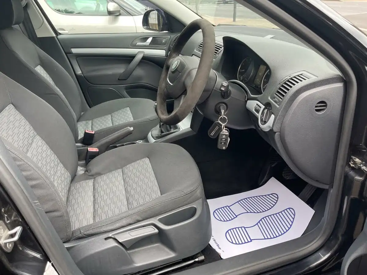 2010-skoda-octavia-14-se-tsi-122bhp-hatchback-big-19