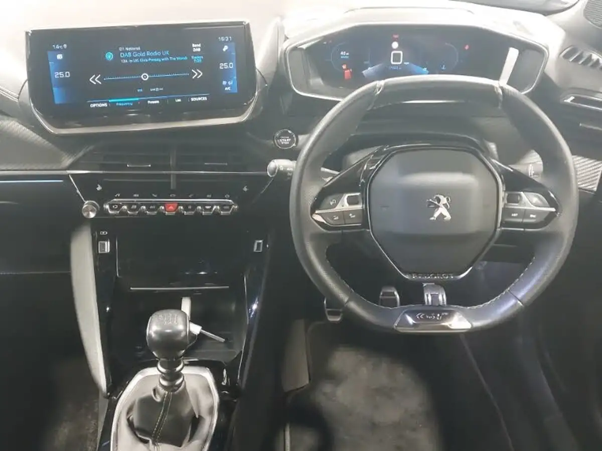 2022-peugeot-2008-suv-12-puretech-gt-big-10