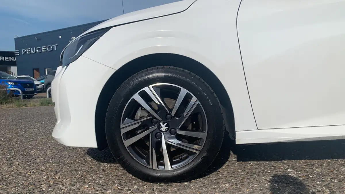 2023-peugeot-208-12-puretech-allure-premium-100ps-big-13