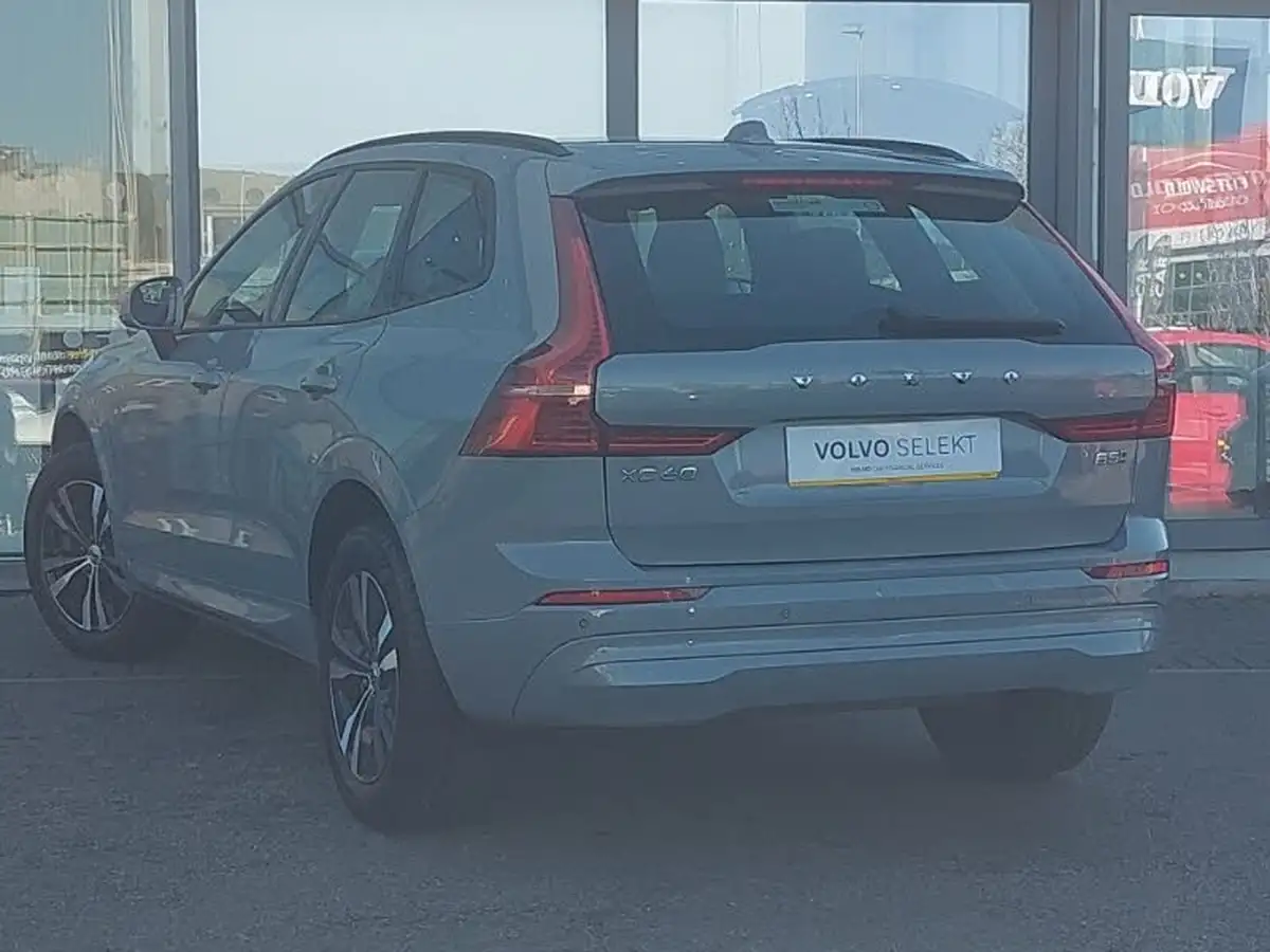 2023-volvo-xc60-20-b5-core-big-1