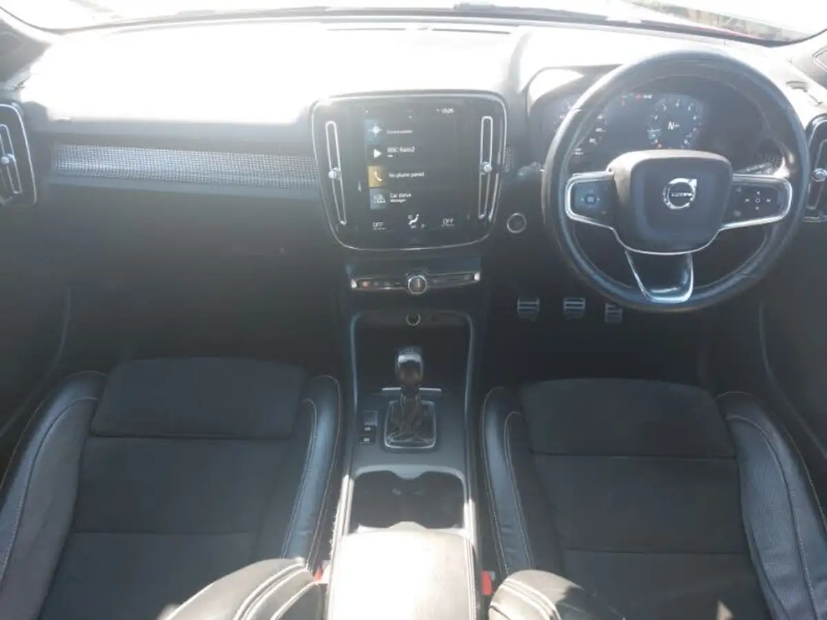 2020-volvo-xc40-15-t3-r-design-big-2
