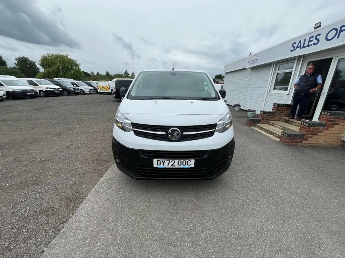 2022-vauxhall-vivaro-15td-2900-l2h1-dynamic-big-1