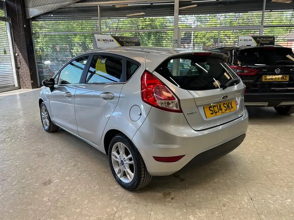 2014-ford-fiesta-10-zetec-100ps-ecoboost-ss-5d-big-4