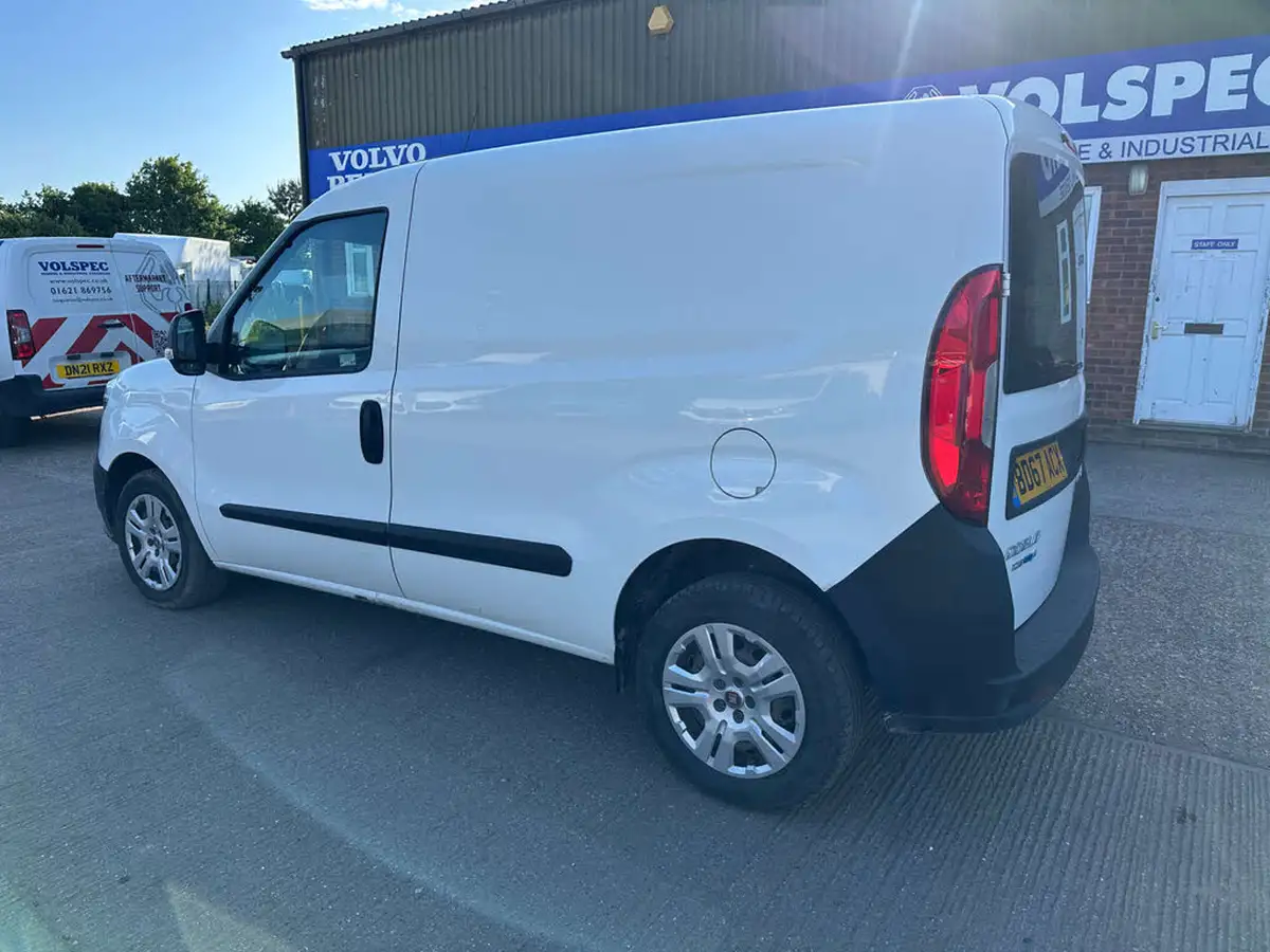 2018-fiat-doblo-cargo-16td-l1h1-big-6