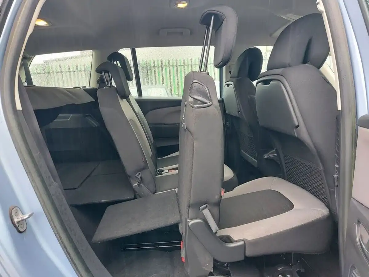 2014-citroen-grand-c4-picasso-16e-hdi-vtr-115ps-big-23