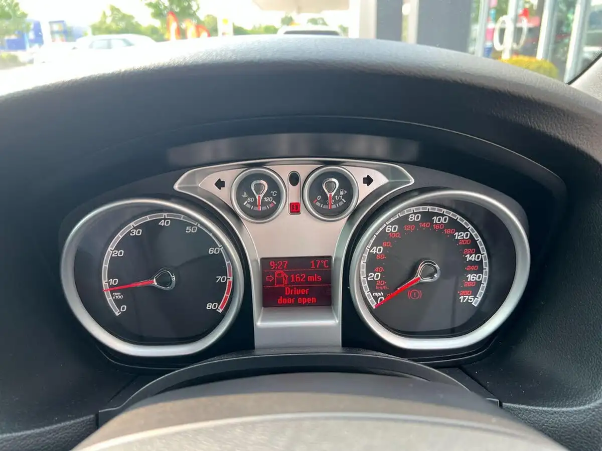 2010-ford-focus-25-rs-big-39