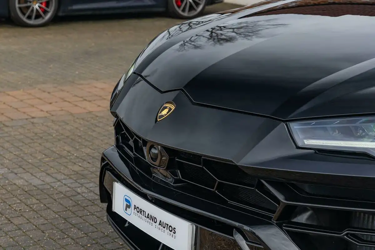 2021-lamborghini-urus-40-no-trim-big-7