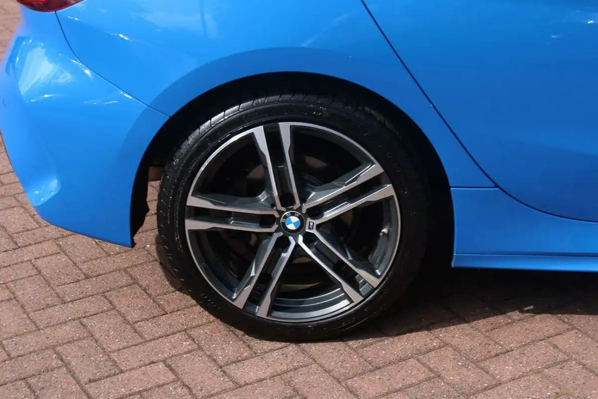 2021-bmw-1-series-15-118i-m-sport-lcp-dct-big-4