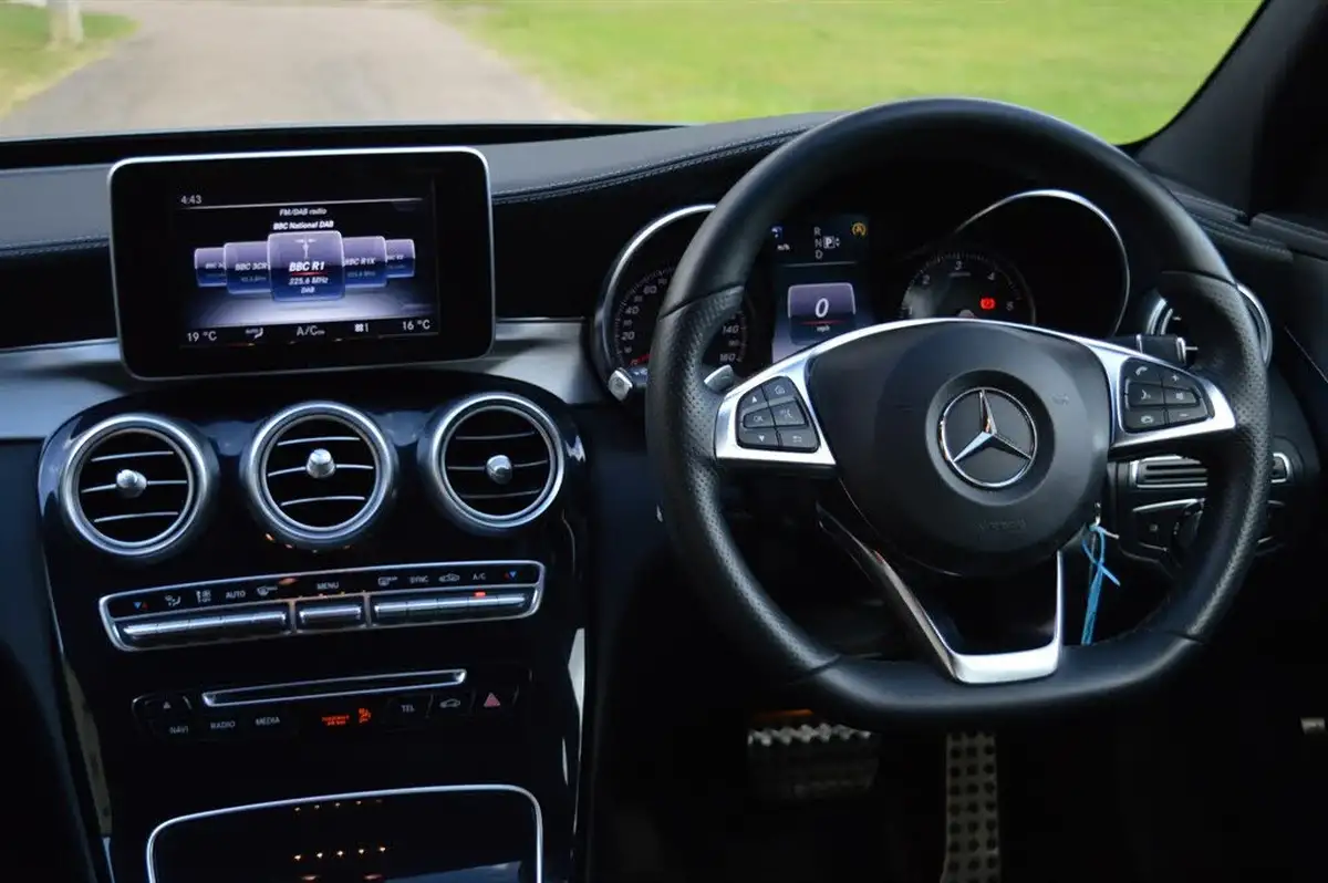 2015-mercedes-benz-c-class-21cdi-c220-amg-line-ss-saloon-4d-7g-tronic-plus-big-24