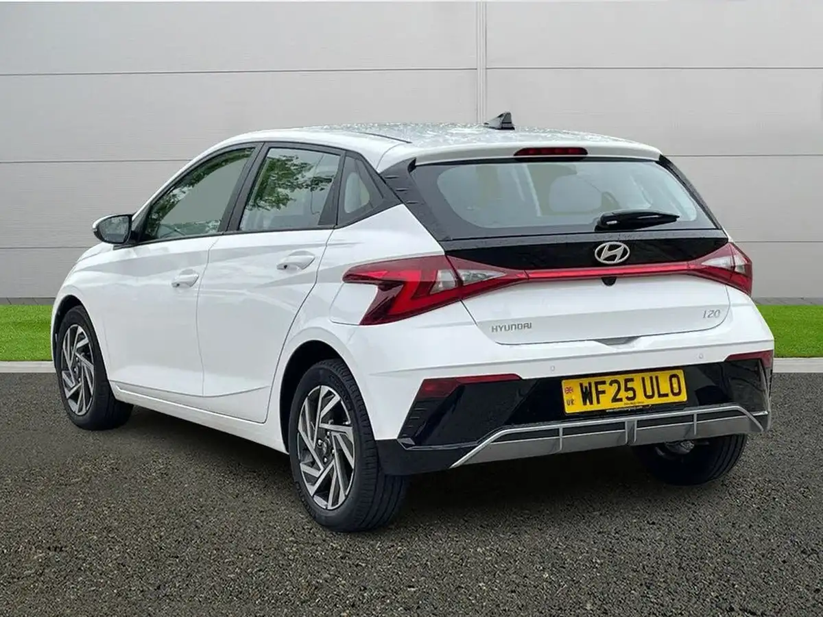 2025-hyundai-i20-10-t-gdi-advance-big-4