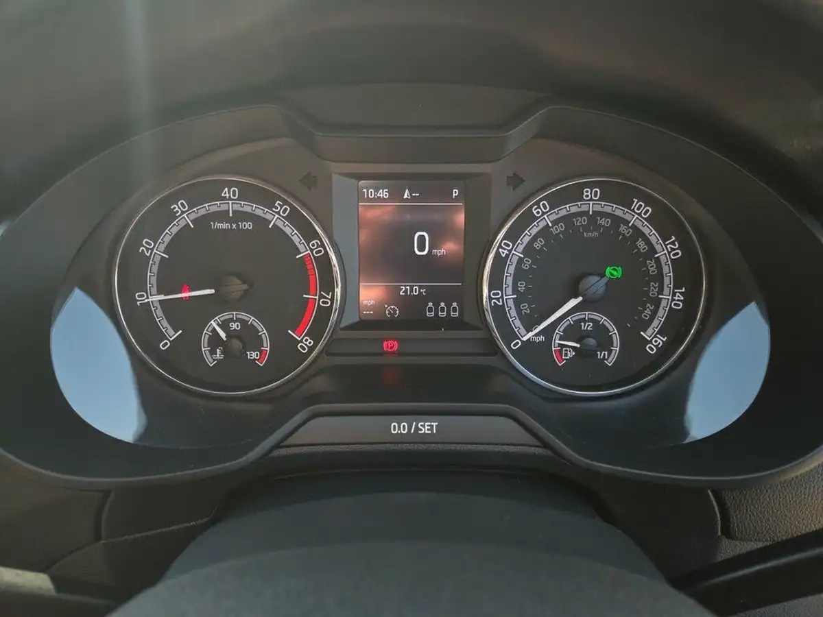2019-skoda-octavia-10-tsi-se-technology-estate-dsg-big-25