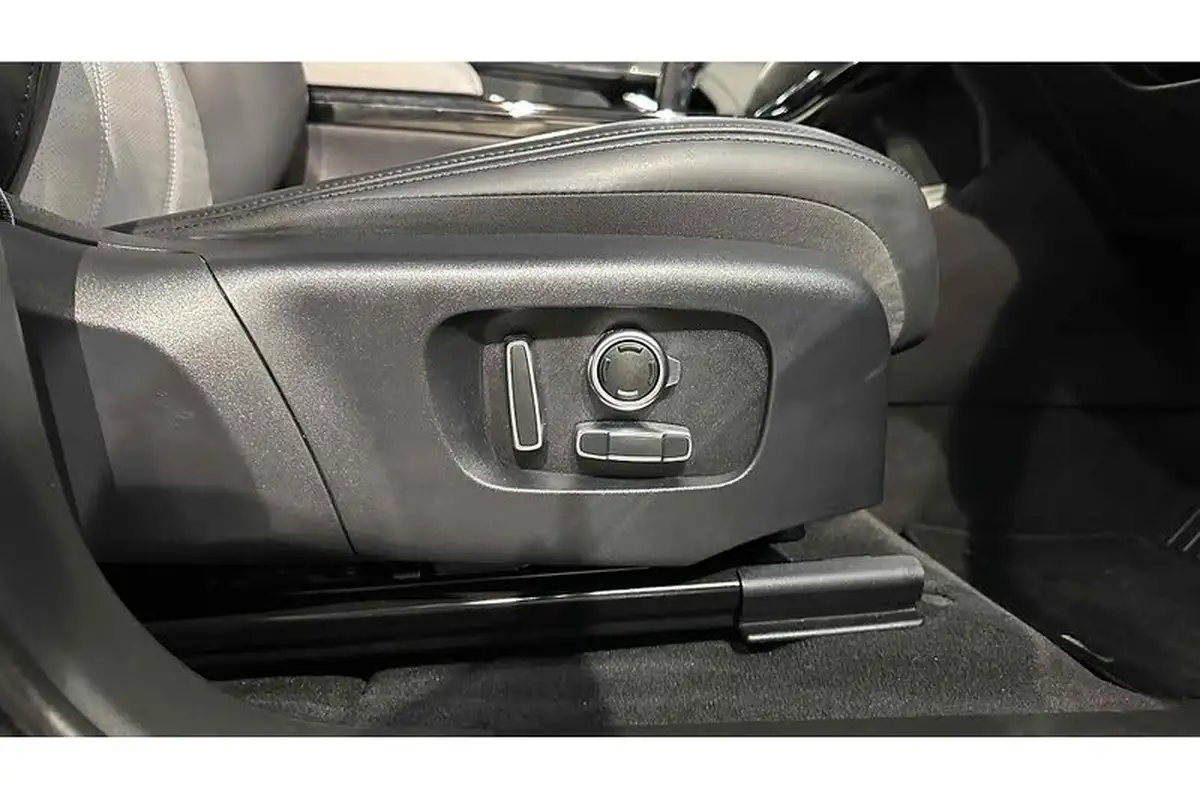 2021-land-rover-range-rover-evoque-15-p300e-r-dynamic-hse-big-36