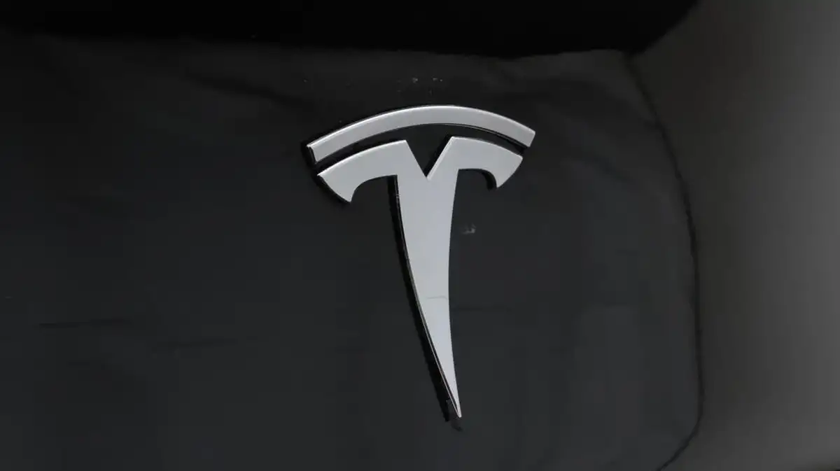 2022-tesla-model-y-e-long-range-big-20