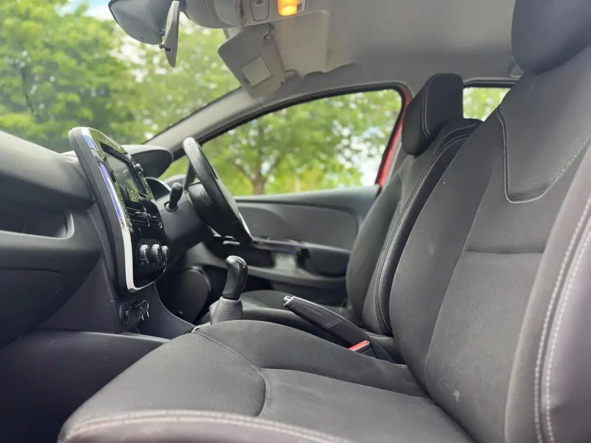 2014-renault-clio-12-dynamique-big-46