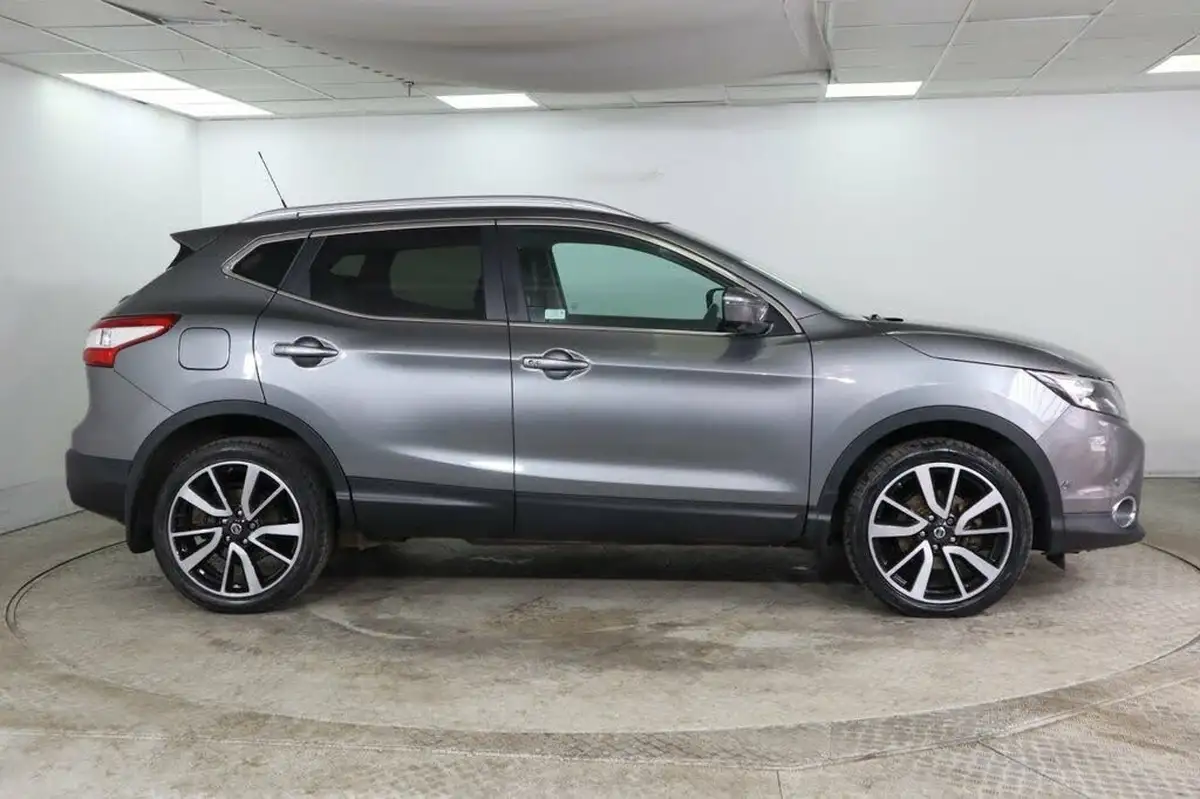 2014-nissan-qashqai-16dci-tekna-4x4-big-6