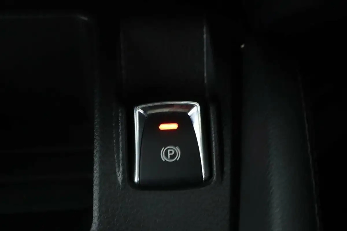2014-nissan-qashqai-16dci-tekna-4x4-big-30
