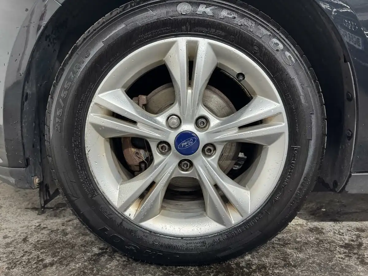 2012-ford-focus-16tdci-zetec-115ps-estate-big-12