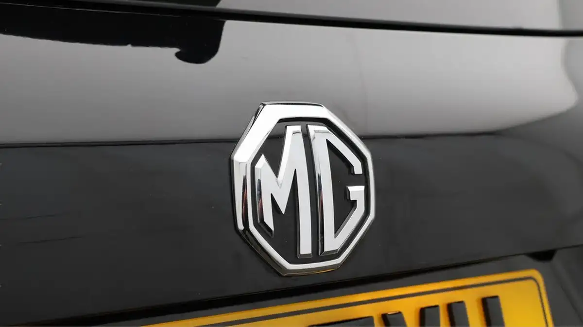 2021-mg-hs-15t-gdi-excite-162ps-big-21