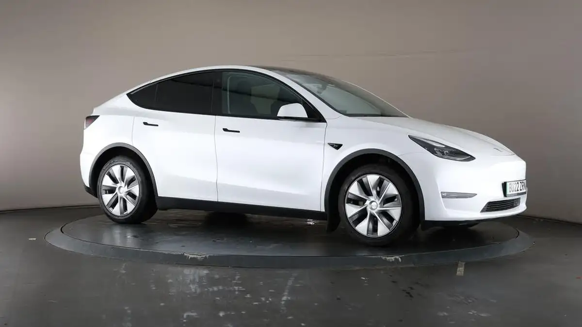 2022-tesla-model-y-e-long-range-big-56