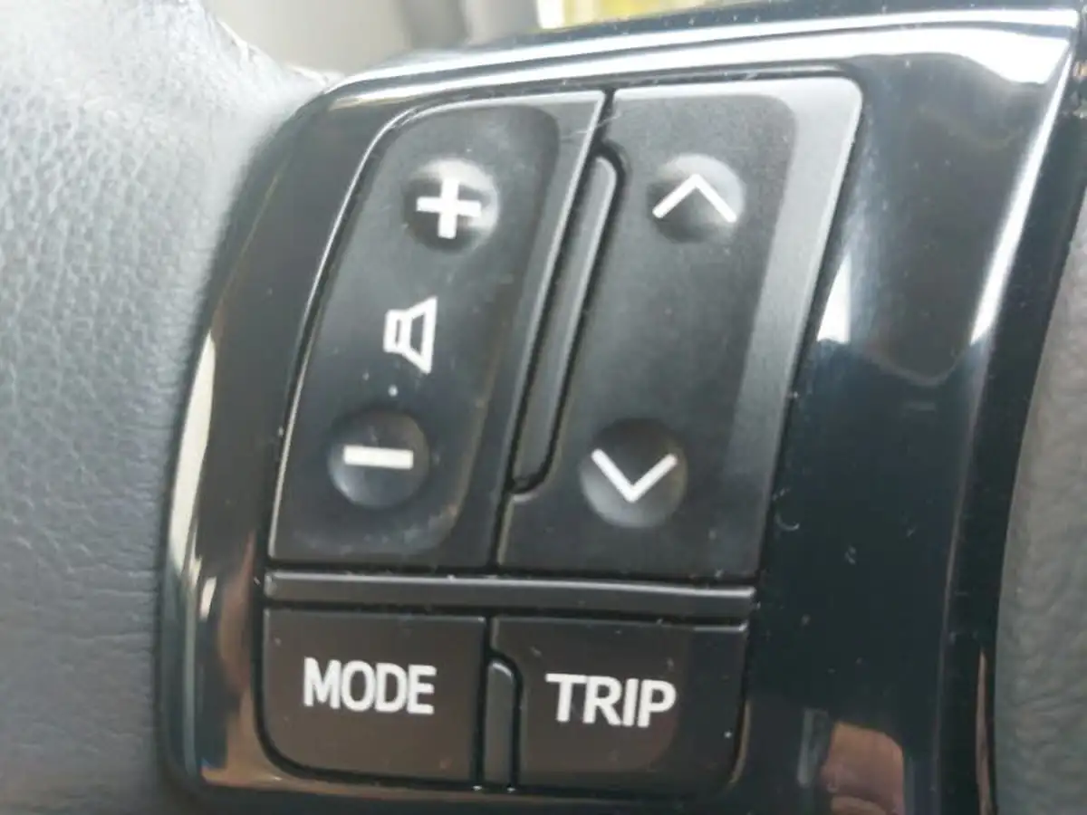 2017-toyota-yaris-15-vvt-i-icon-tech-111bhp-1497cc-big-11