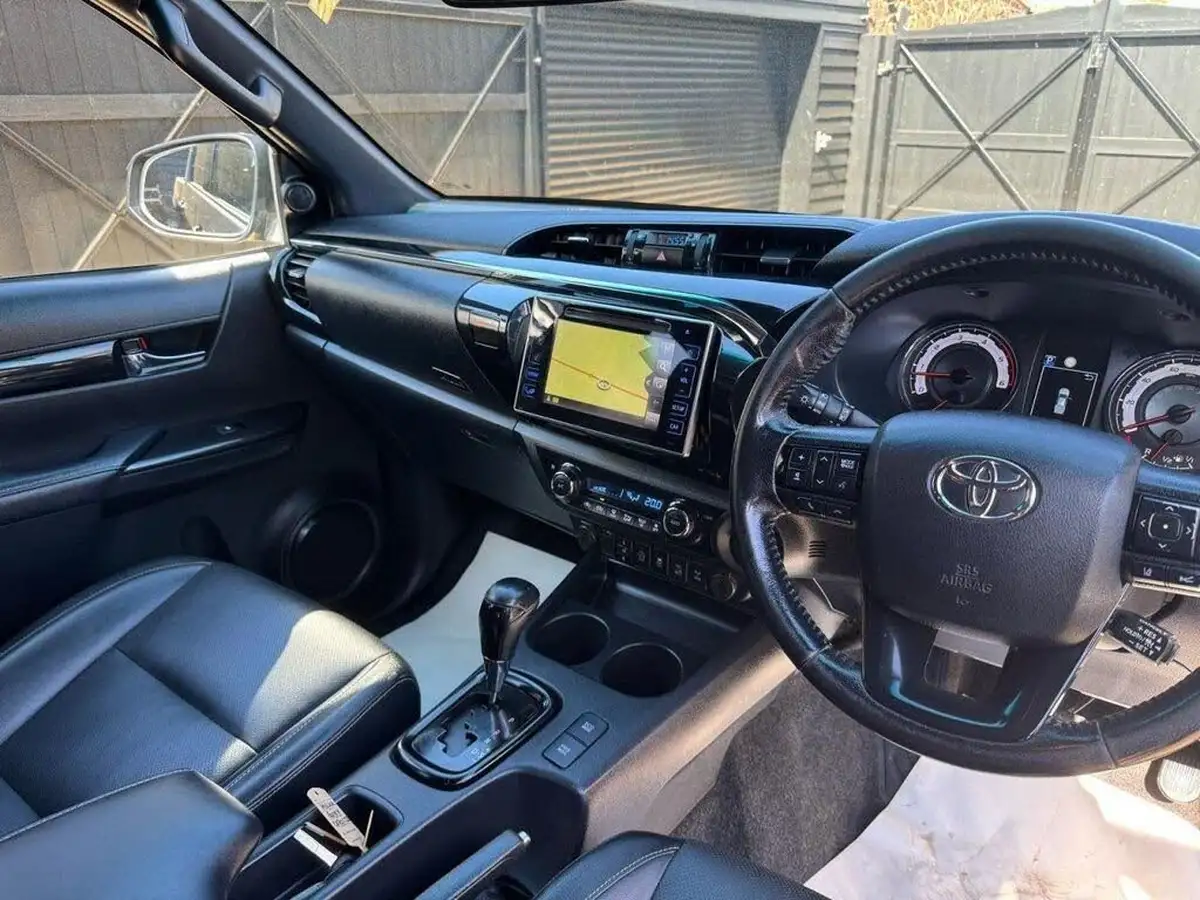 2020-toyota-hi-lux-24d-4d-invincible-x-35t-auto-big-11