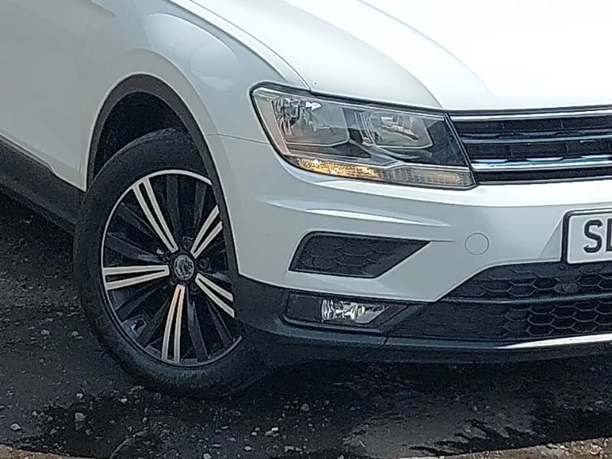 2018-volkswagen-tiguan-20tdi-se-navigation-150ps-scr-4motion-dsg-big-8