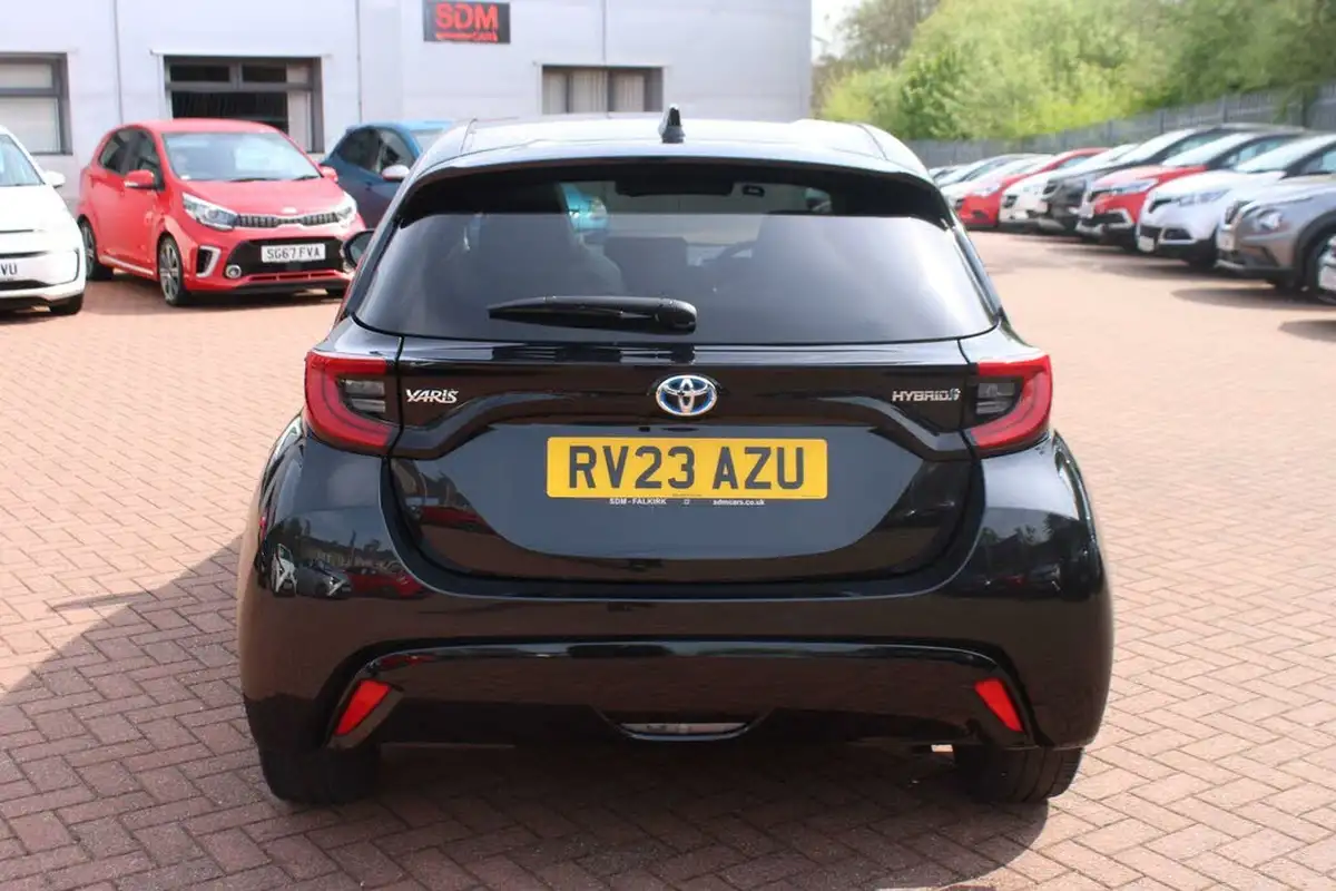 2023-toyota-yaris-15-vvt-i-excel-big-6