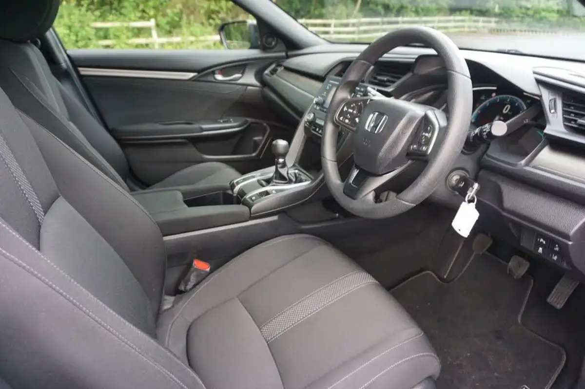2021-honda-civic-10-vtec-turbo-se-hatchback-5d-big-5