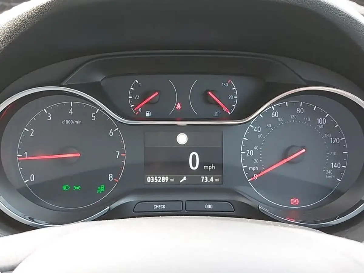 2019-vauxhall-grandland-x-12-sport-nav-big-18