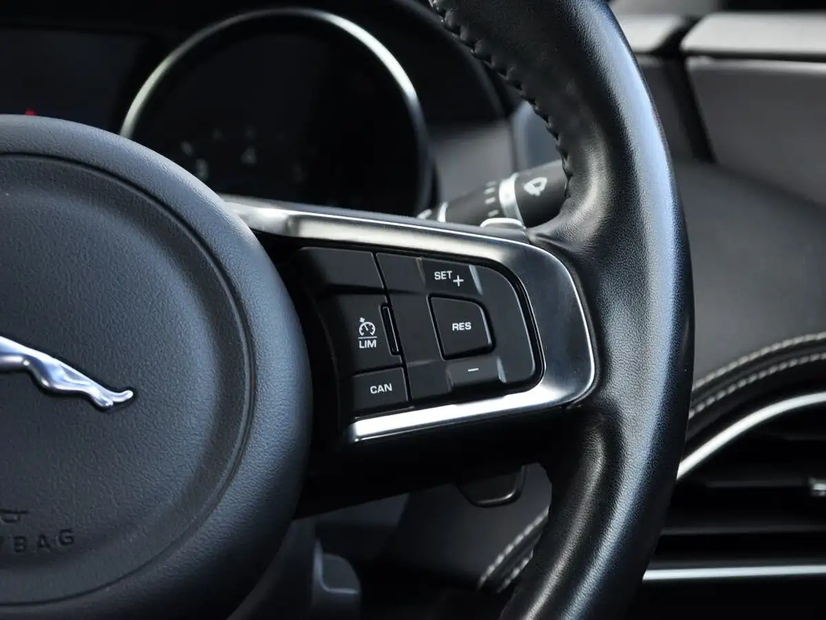 2018-jaguar-xe-20i-r-sport-200ps-1997cc-big-29