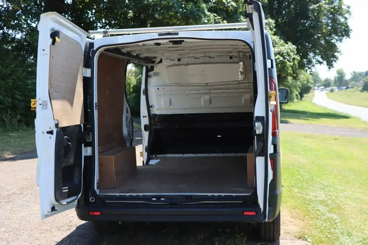 2015-vauxhall-vivaro-16cdti-2900-l2h1-115ps-refrigerated-van-big-16
