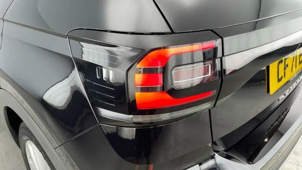2021-volkswagen-t-cross-10-tsi-active-95ps-big-29