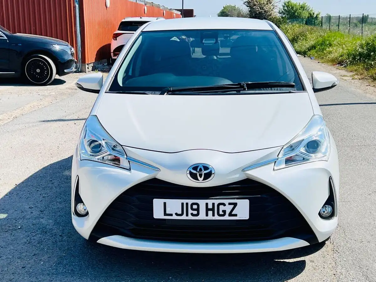 2019-toyota-yaris-big-4