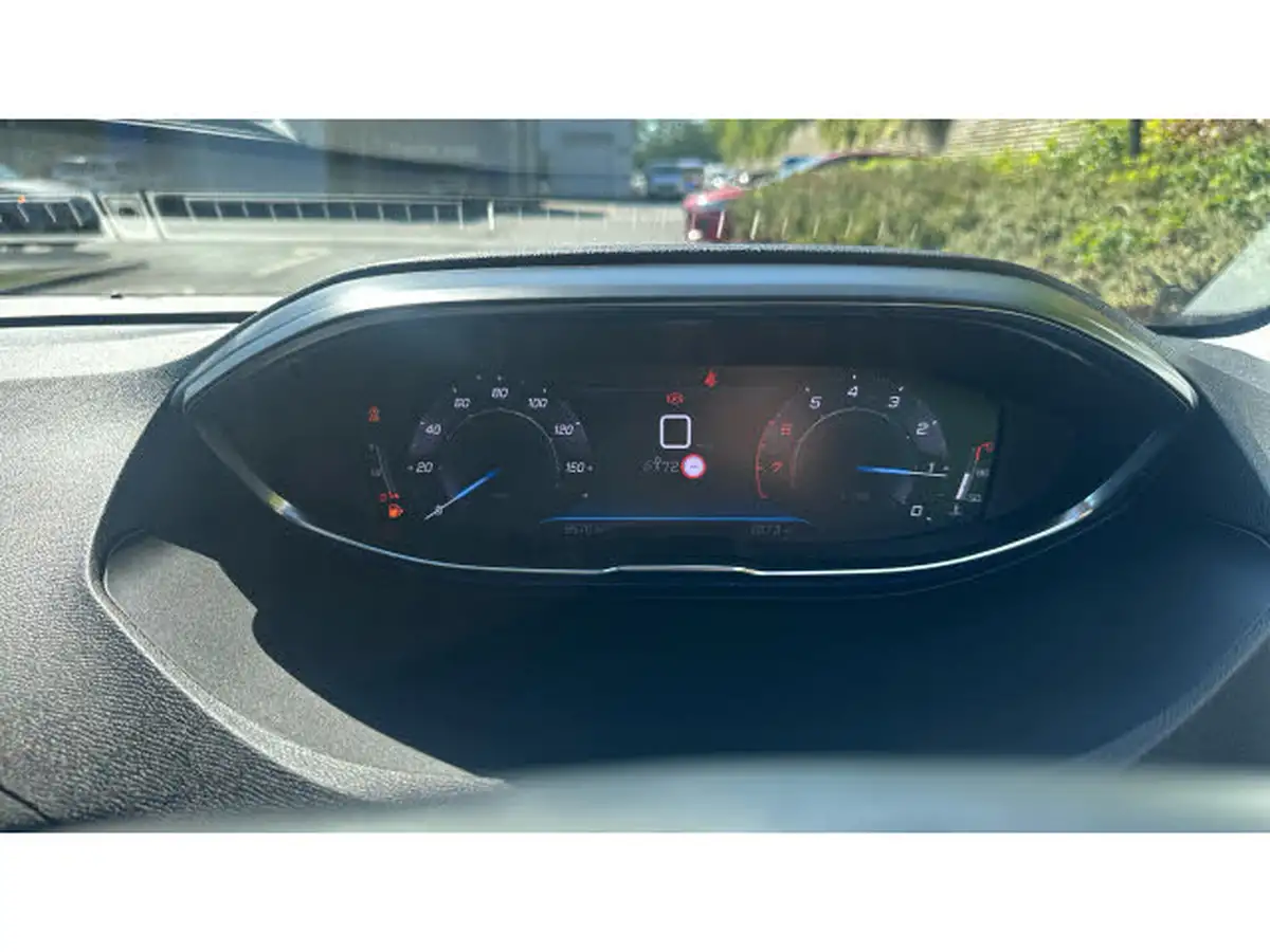 2021-peugeot-3008-suv-12-puretech-allure-big-21
