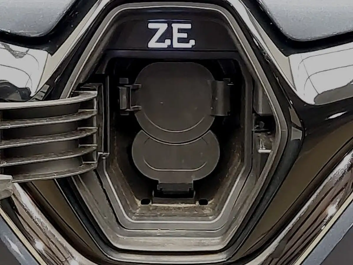 2021-renault-zoe-e-iconic-135ps-r135ev50-rapid-charge-big-13