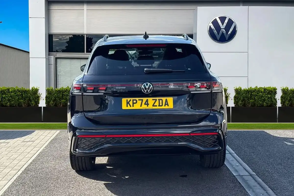 2024-volkswagen-tiguan-15-etsi-r-line-big-3