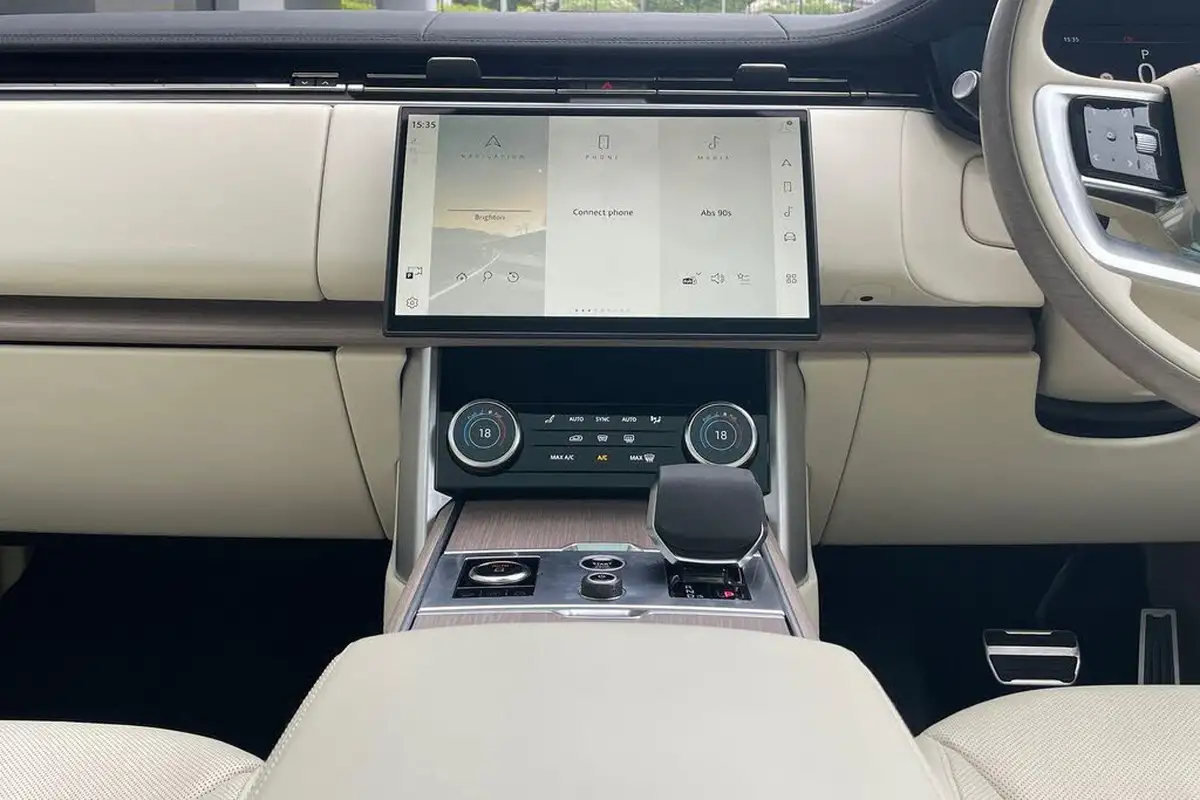 2023-land-rover-range-rover-30-p440e-se-big-44