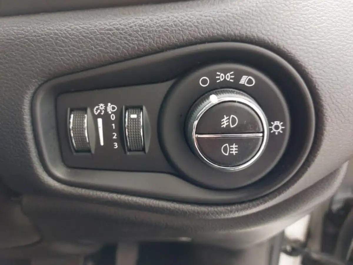 2018-jeep-renegade-13-gse-limited-big-12