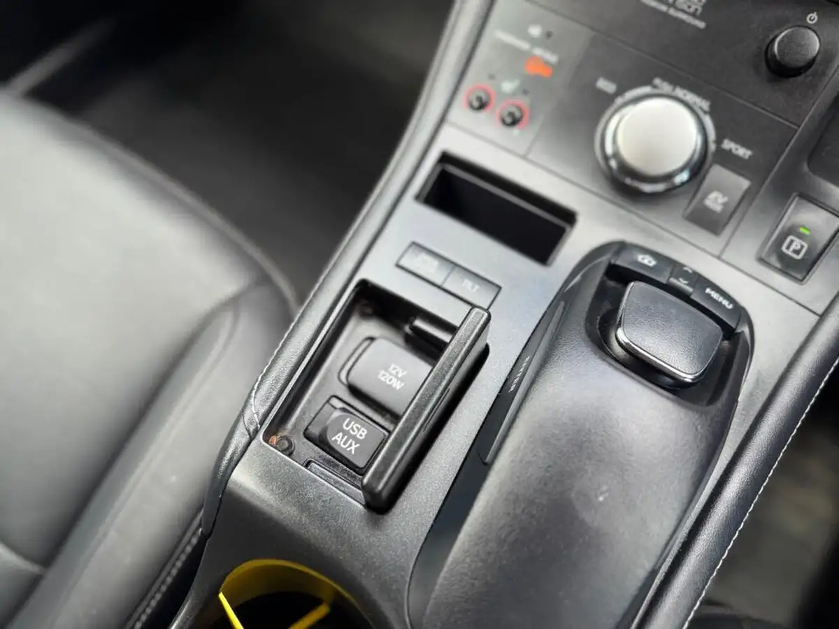 2013-lexus-ct-200h-18-premier-big-66