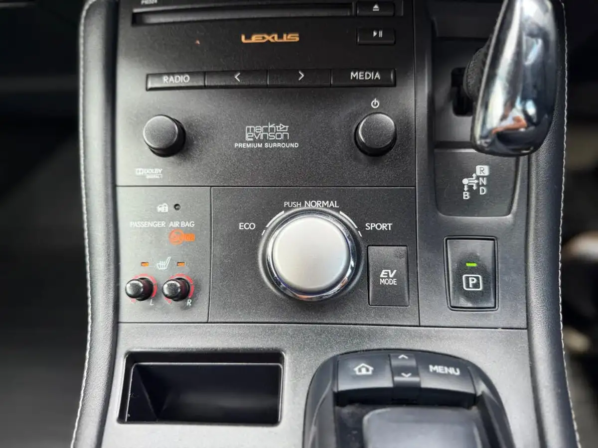 2013-lexus-ct-200h-18-premier-big-62