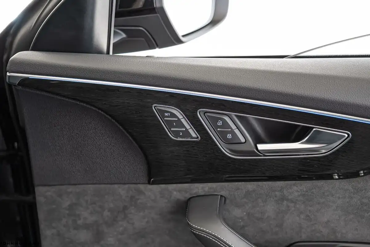 2022-audi-sq8-40-tfsi-black-edition-big-32