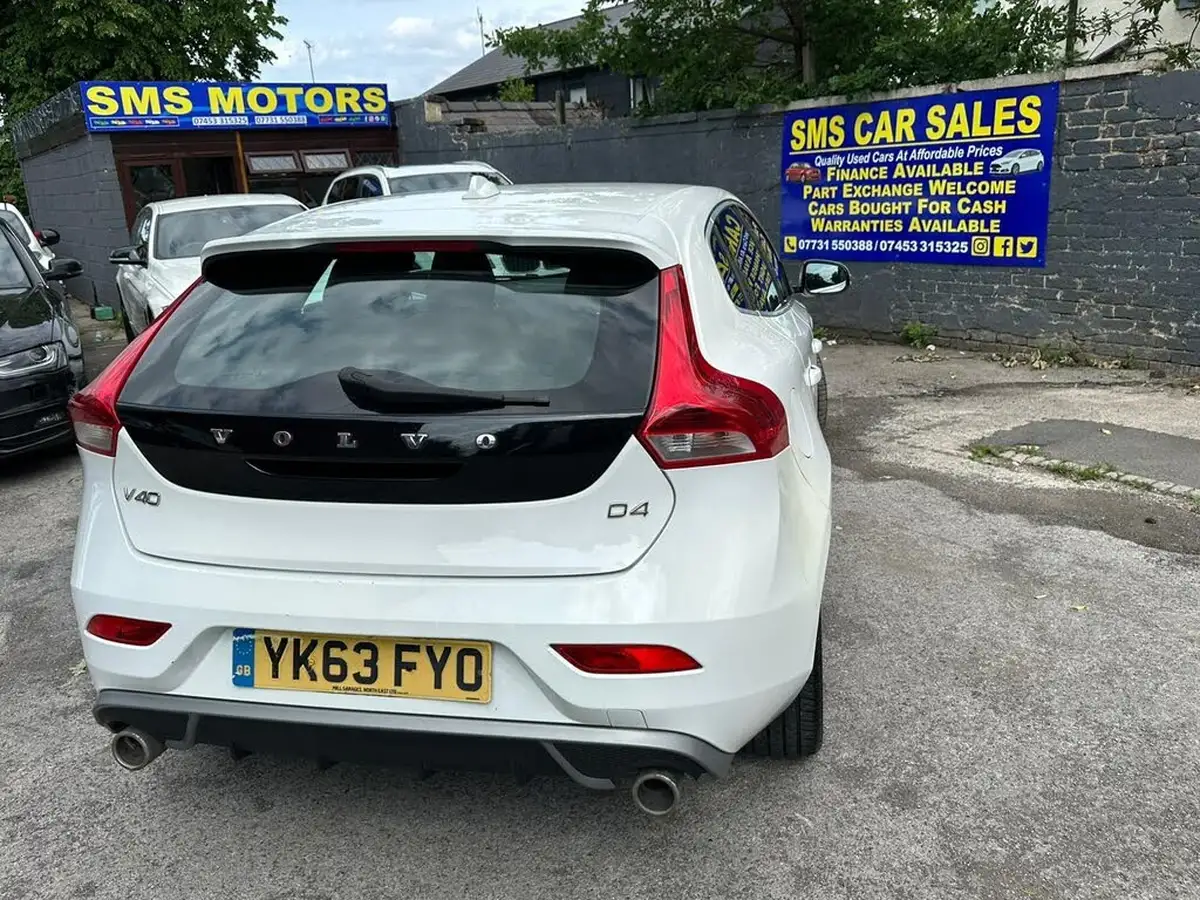 2013-volvo-v40-20td-d4-r-design-big-4