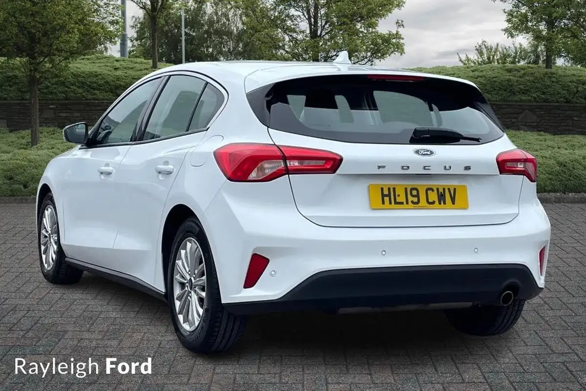 2019-ford-focus-15t-titanium-hatchback-big-1