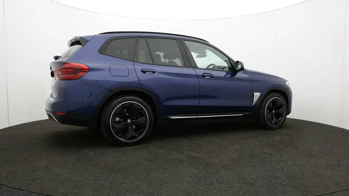 2022-bmw-ix3-e-premier-edition-big-38