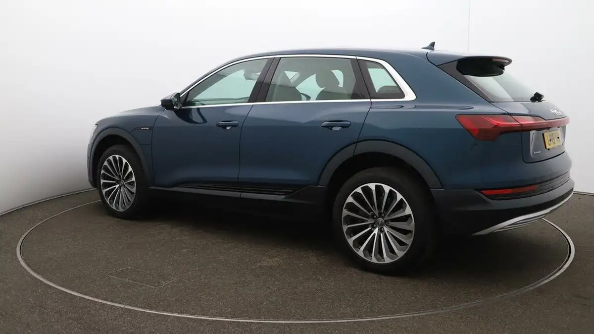 2019-audi-e-tron-55e-big-31