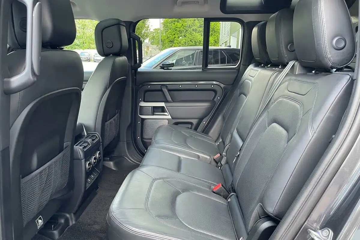 2022-land-rover-110-defender-30-d300-hse-big-54