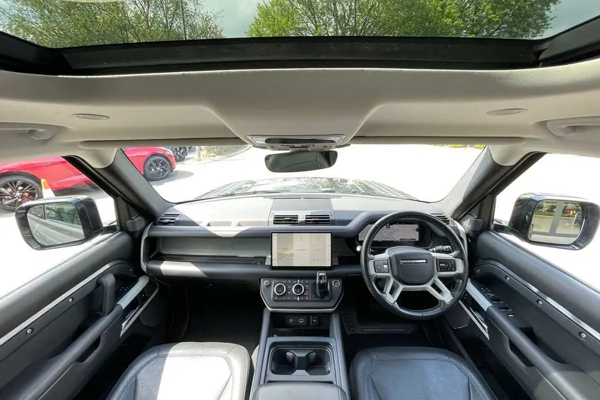 2022-land-rover-110-defender-30-d300-hse-big-2